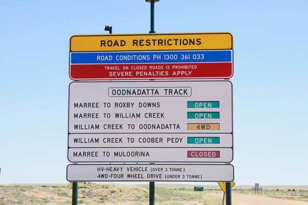 Electronisch bord met de road conditions