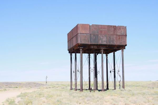 Restanten Ghan spoorlijn.
Daarnaast nog wat bruggen van staal.
Heel af en toe liggen er ook nog wat bielzen, waar soms ook woorden van zijn gemaakt langs de dijk van het traject.
