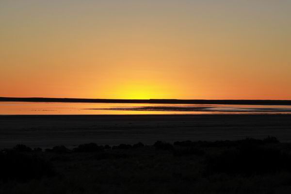 De kleuren in de lucht nadat de zon onder is zijn spectaculair