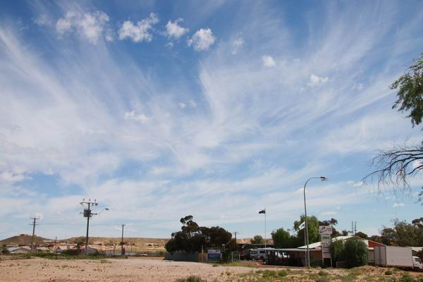 Mooie lucht overdag boven Coober Pedy