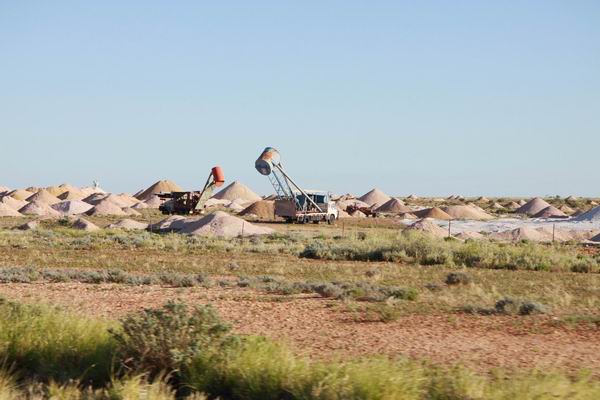 Typisch beeld van het gebied rond Coober Pedy.