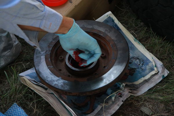 Het invetten van de hub