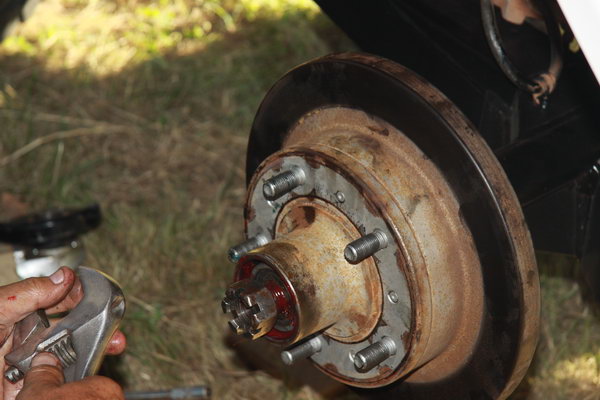 De hub weer op de as.