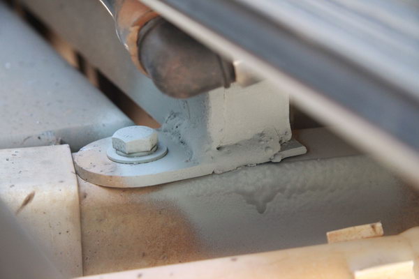 Gelast en galvaniserende verf tegen roest