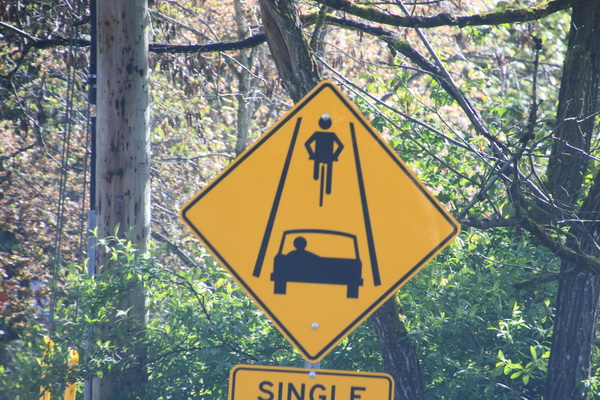 Enkelbaansweg, deel weg met fietsers