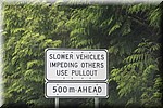 Langzamer verkeer moet uitwijk gebruiken om achterliggend verkeer langs te laten
Voor ons was het gebuik van "impeding" opvallend